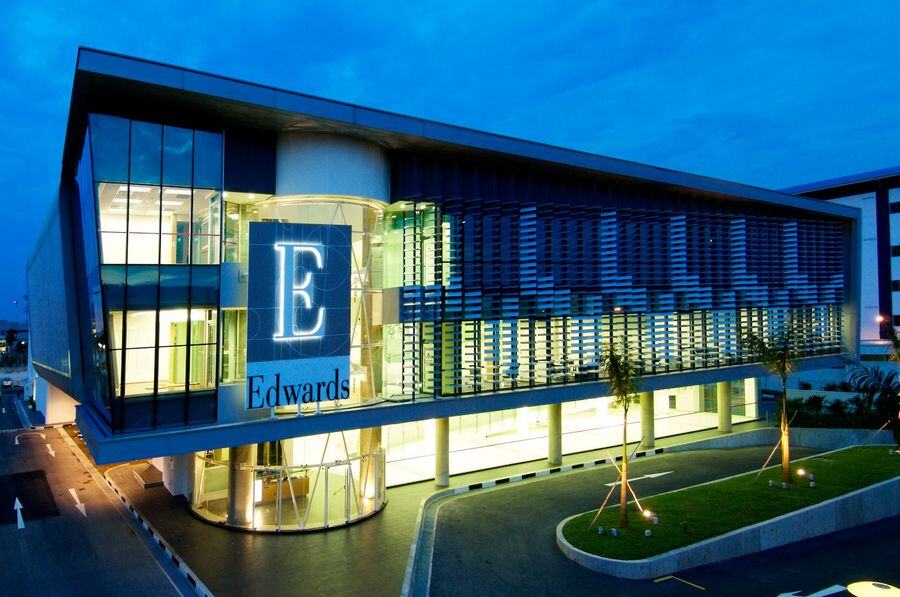 01-Night_view_of_main_building