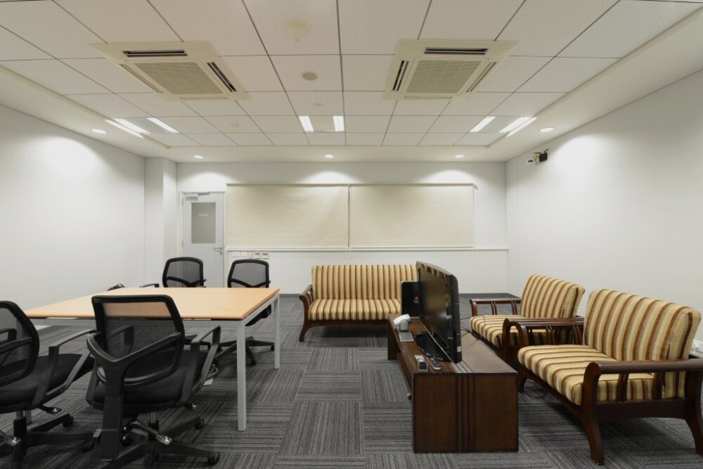 02-08-Meeting_room4-selected